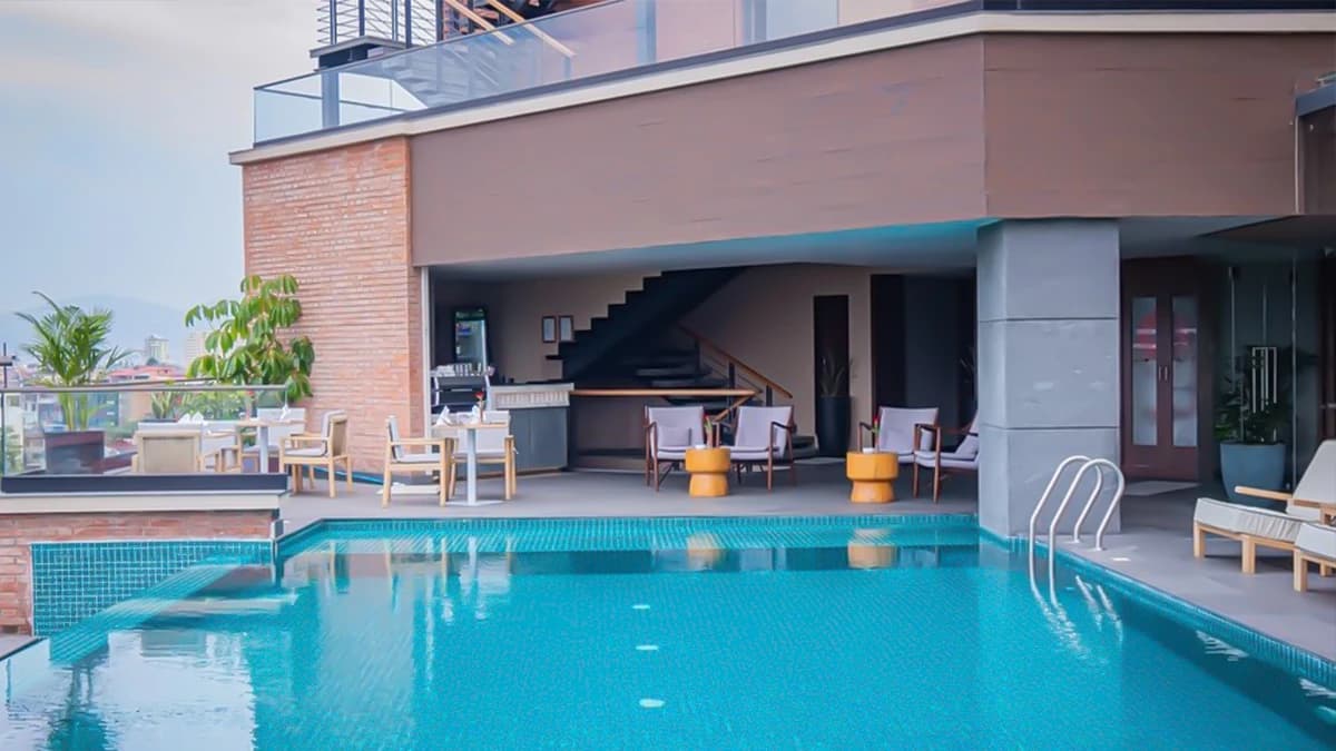 Kathmandu Pokhara Dhampus Sarangkot Chitwan luxury tour