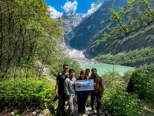 Sikles Kapuche Lake Trek